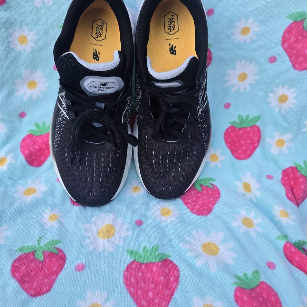 New Balance EVOZ Running Shoes - Picture 7 of 8